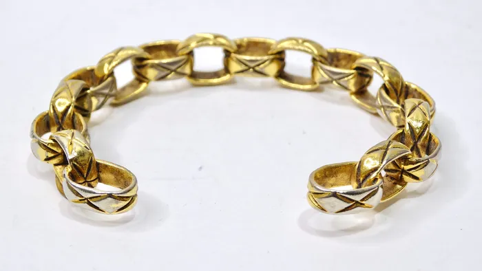 Bracelets Chanel Gold ChainLink Cuff Bracelet Vintage by Misty Bracelets Chanel Gold ChainLink Cuff Bracelet Vintage by Misty