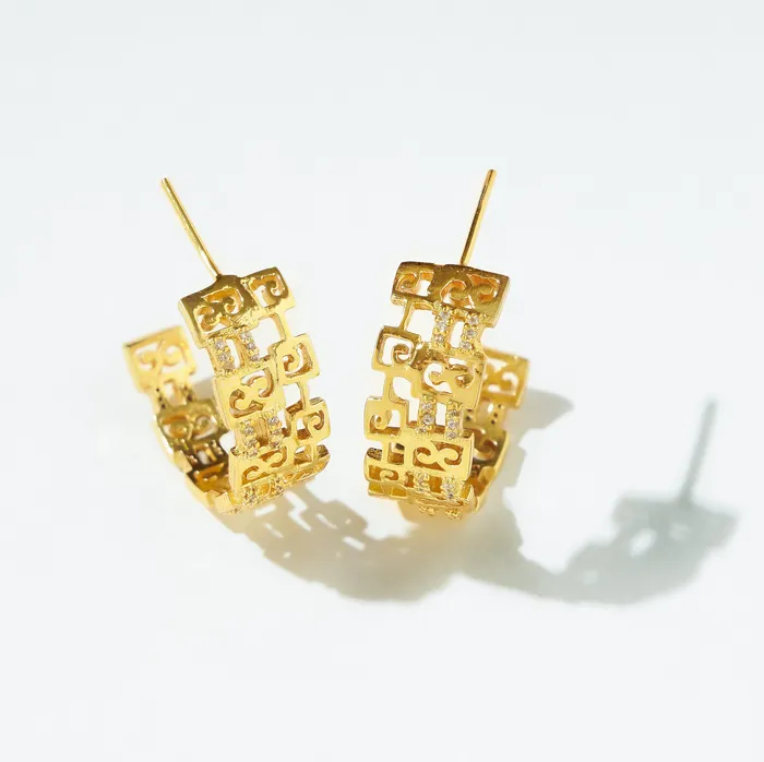 Naomi Gold Hoop Earrings PRERTO ECOMMERCE PRIVATE LIMITED Earrings