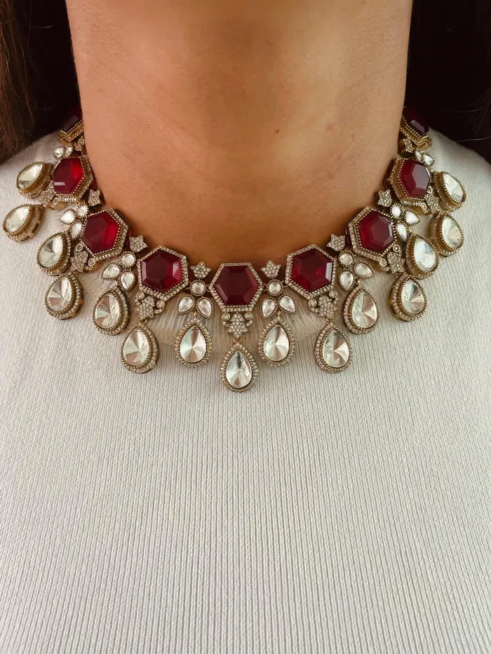 Necklaces PRERTO ECOMMERCE PRIVATE LIMITED Hexa Ruby Kundan Droplets Necklace Set Necklace Earring Mang Tika