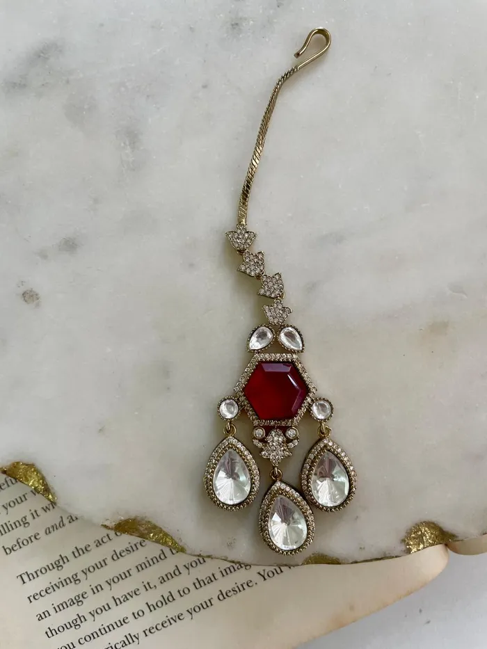Necklaces PRERTO ECOMMERCE PRIVATE LIMITED Hexa Ruby Kundan Droplets Necklace Set Necklace Earring Mang Tika