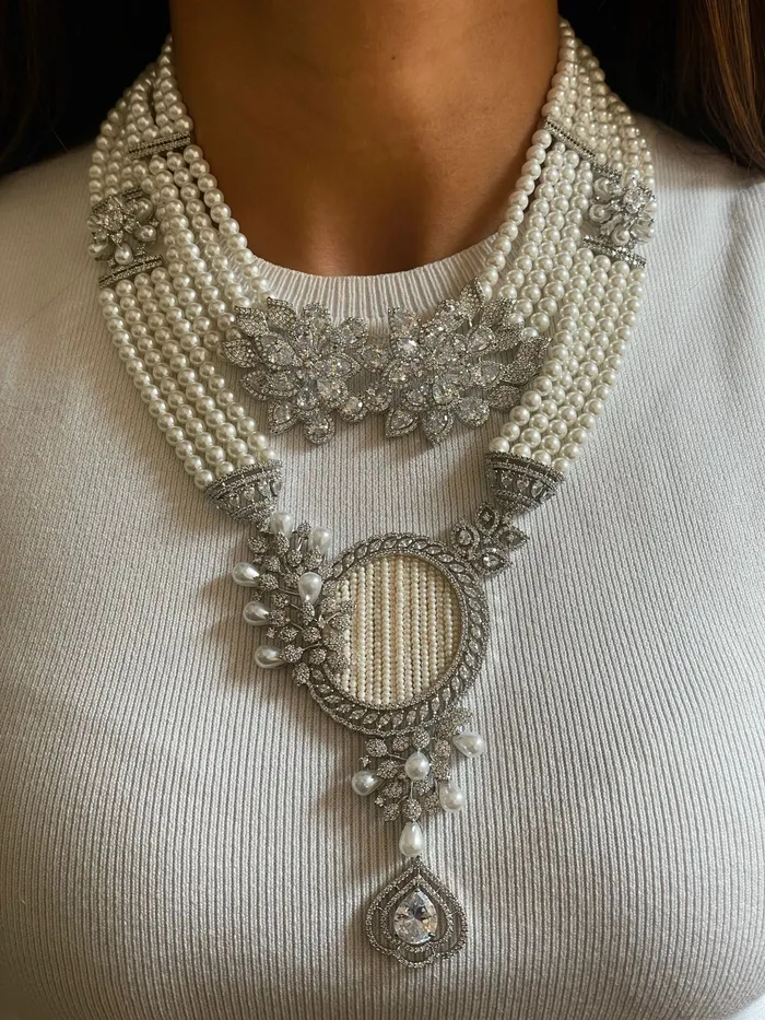 Necklaces PRERTO ECOMMERCE PRIVATE LIMITED Maharani Vintage Diana Dual Floret Pearly Diamond Necklace Set