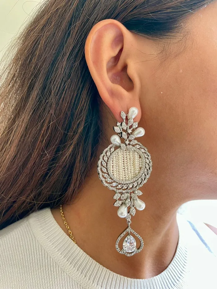 Necklaces PRERTO ECOMMERCE PRIVATE LIMITED Maharani Vintage Diana Dual Floret Pearly Diamond Necklace Set