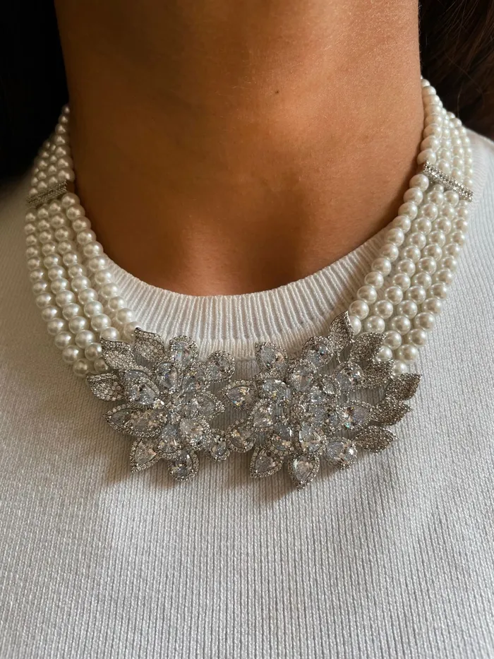 Necklaces PRERTO ECOMMERCE PRIVATE LIMITED Maharani Vintage Diana Dual Floret Pearly Diamond Necklace Set
