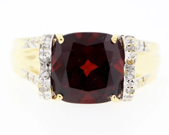 Rings SHAI GUT ESTATE PIECES ESTATE 14KY GARNET AND DIAMOND FASHION RING