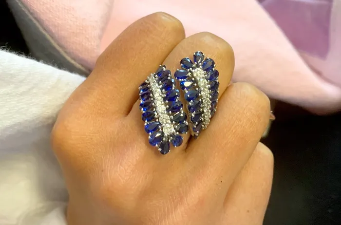 Albert Hern Ring 18kt Gold Leaves Blue Sapphire Diamonds Rings Albert Hern Ring 18kt Gold Leaves Blue Sapphire Diamonds Rings