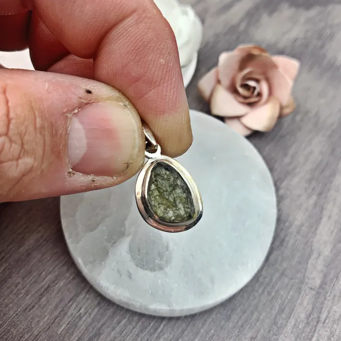 The Bead N Crystal Enclave Gems Necklaces Moldavite Pendant Sterling Silver GENUINE 16