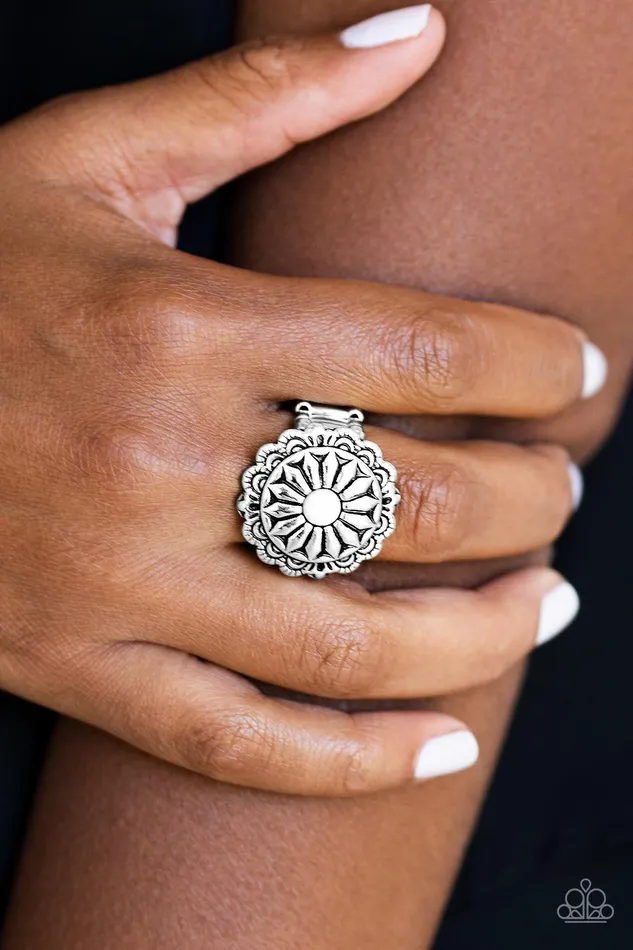 Rings Paparazzi Accessories Daringly Daisy White Ring Jewelry by Bretta