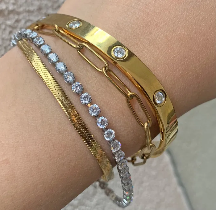 Bracelets Mai Dsire CARRIE GOLD DIAMOND CUFF BRACELET